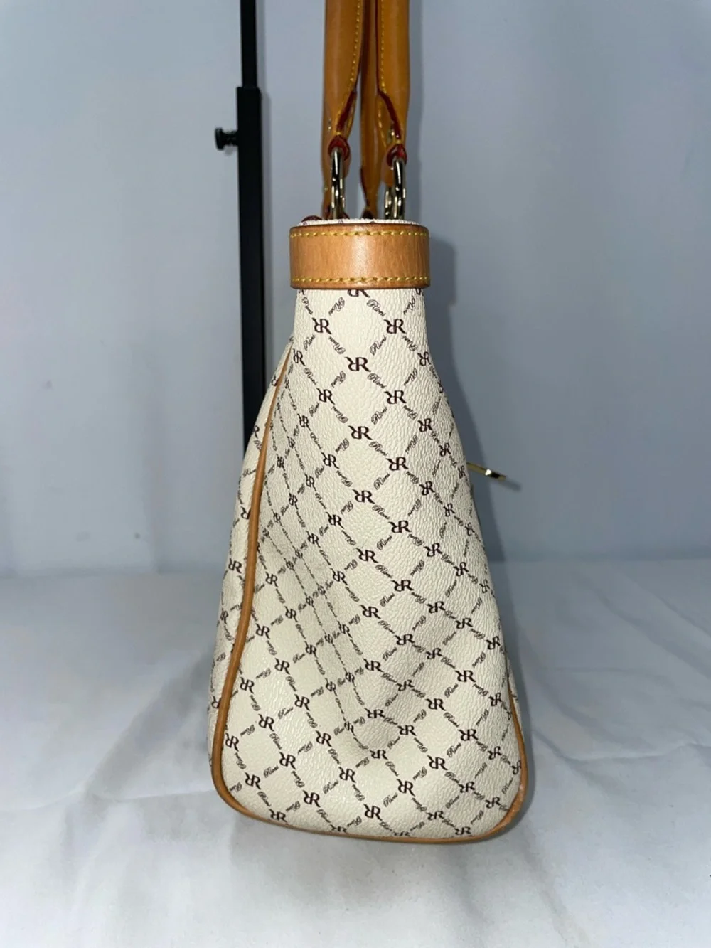 RIONI SIGNATURE EVERY DAY WEEKENDER HANDBAG FTL-04-104
